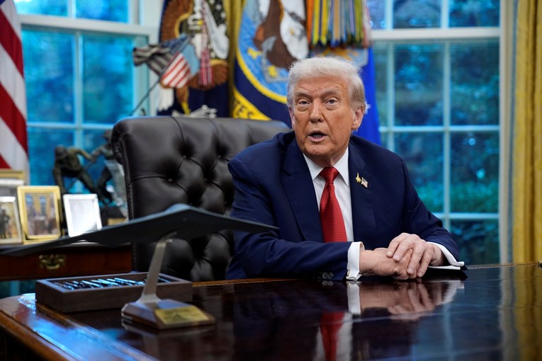 Donald Trump je podijelio pa obrisao AI video koji je potaknuo teoriju zavjere