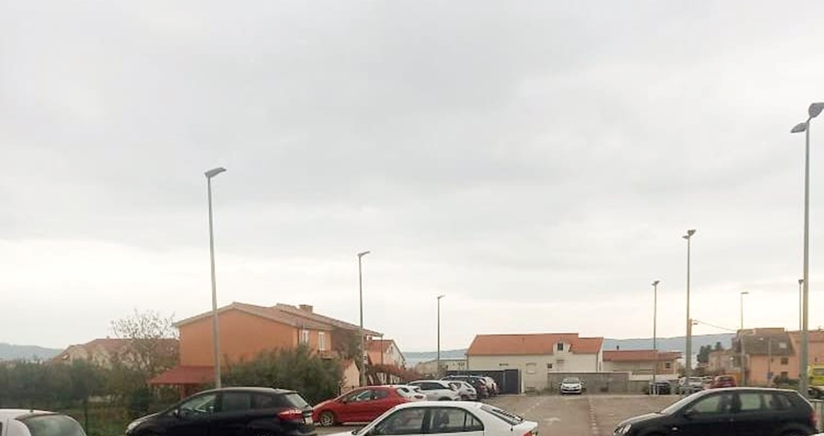 Situacija s parkirališta u Dalmaciji nasmijala Fejs: "Čovjek se snašao..."