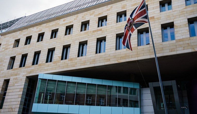 Zaštitar u britanskoj ambasadi u Berlinu priznao da je špijunirao za Ruse