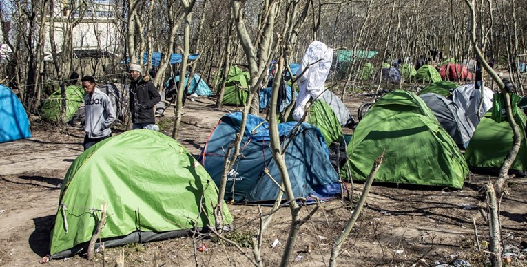 Francuska evakuira migrante iz kampa u Calaisu, dvoje je pozitivno na koronavirus