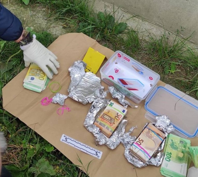 Osam Hrvata i Srbin švercali migrante, objavljena fotka novca do kojeg su došli
