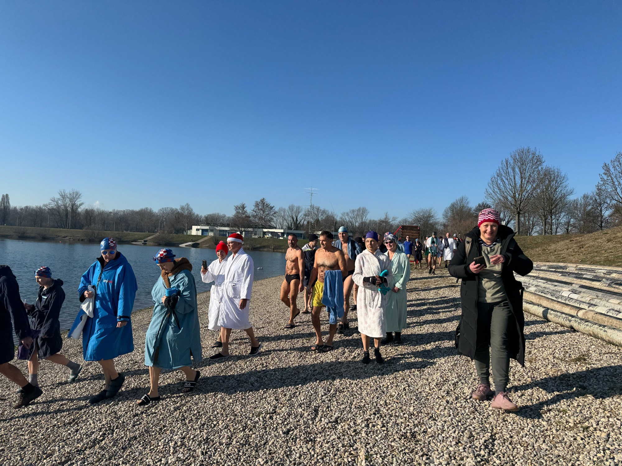 UŽIVO Zagrepčani se kupaju na Jarunu na Staru godinu