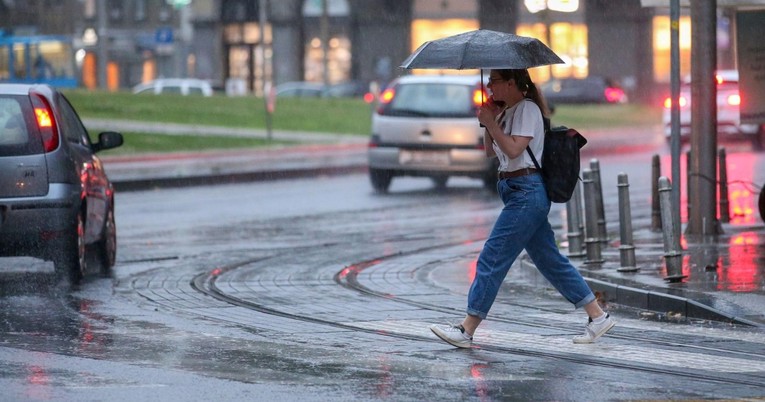 Kolnici su mokri i skliski, neke katamaranske linije u prekidu