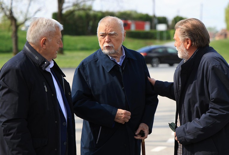 Utemeljitelji HDZ-a kritizirali Mesića zbog izjave u Jasenovcu: "Nema mu pomoći"