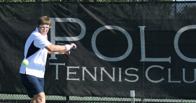 Žena sa 74 godine zaigrala na profesionalnom teniskom turniru