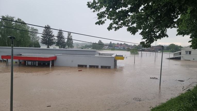FOTO Veliko nevrijeme u mjestima oko Virovitice poplavilo vrtić, ambulantu, kuće...