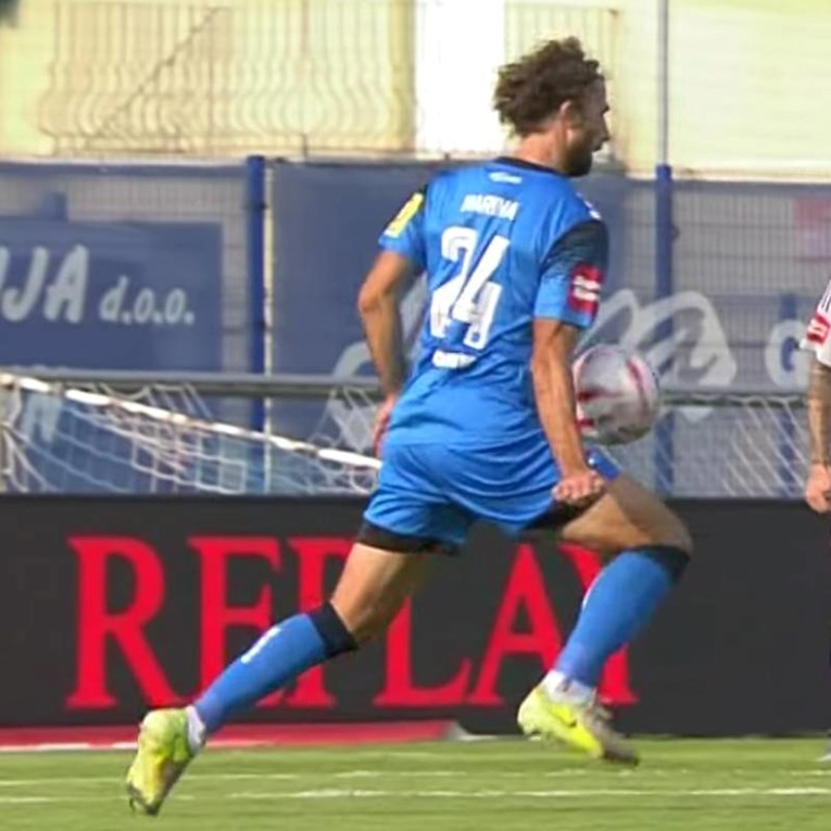 Je li igrač Varaždina igrao rukom prije nego što je Hajduk primio gol?