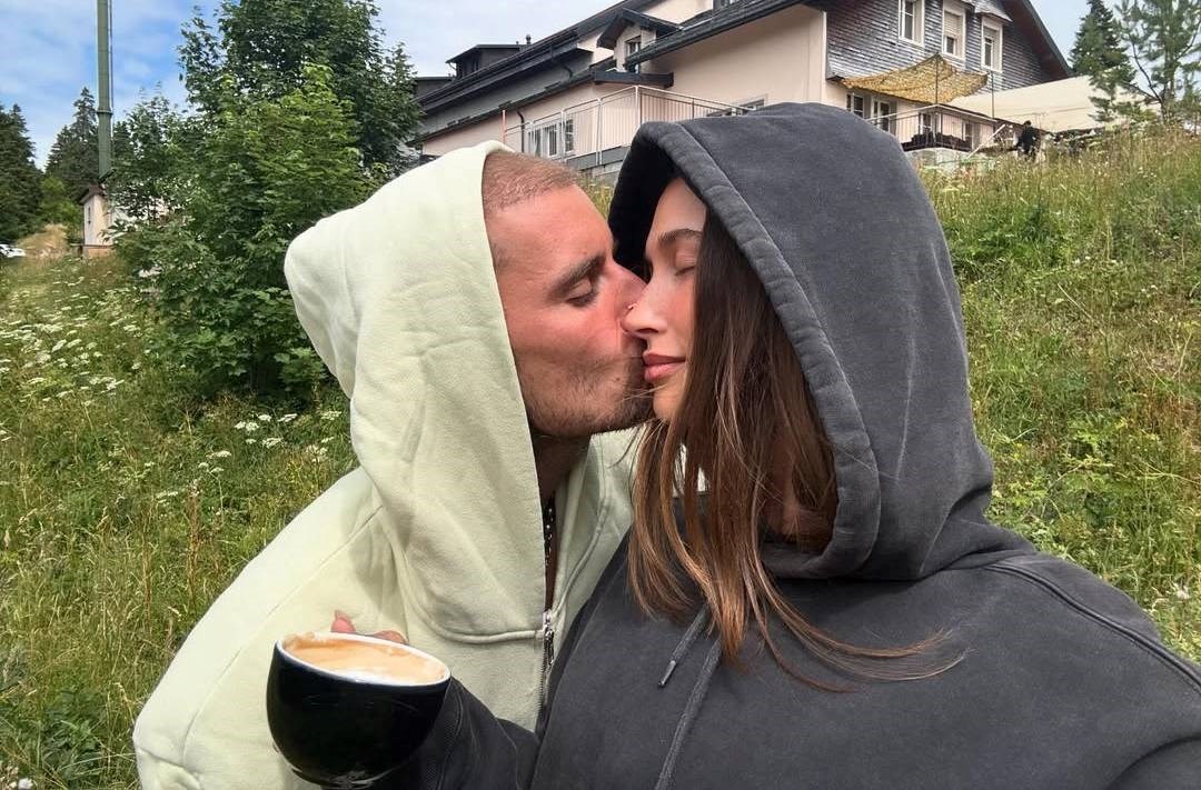Justin Bieber hesht thashethemet për probleme martesore me foto me Hailey-n