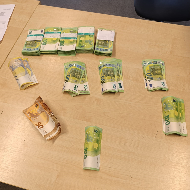 Pokušao ući u Hrvatsku s 56.000 eura u torbici. Izrečena mu velika kazna