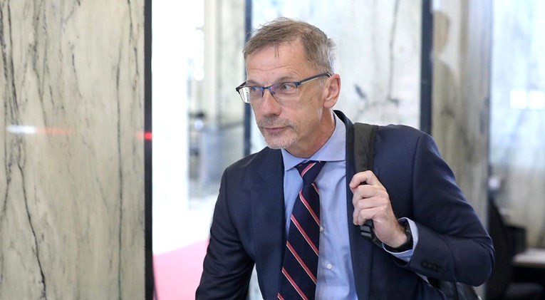 Vujčić i ostali europski guverneri ostali bez mobitela na sastanku, šefica ih uzela