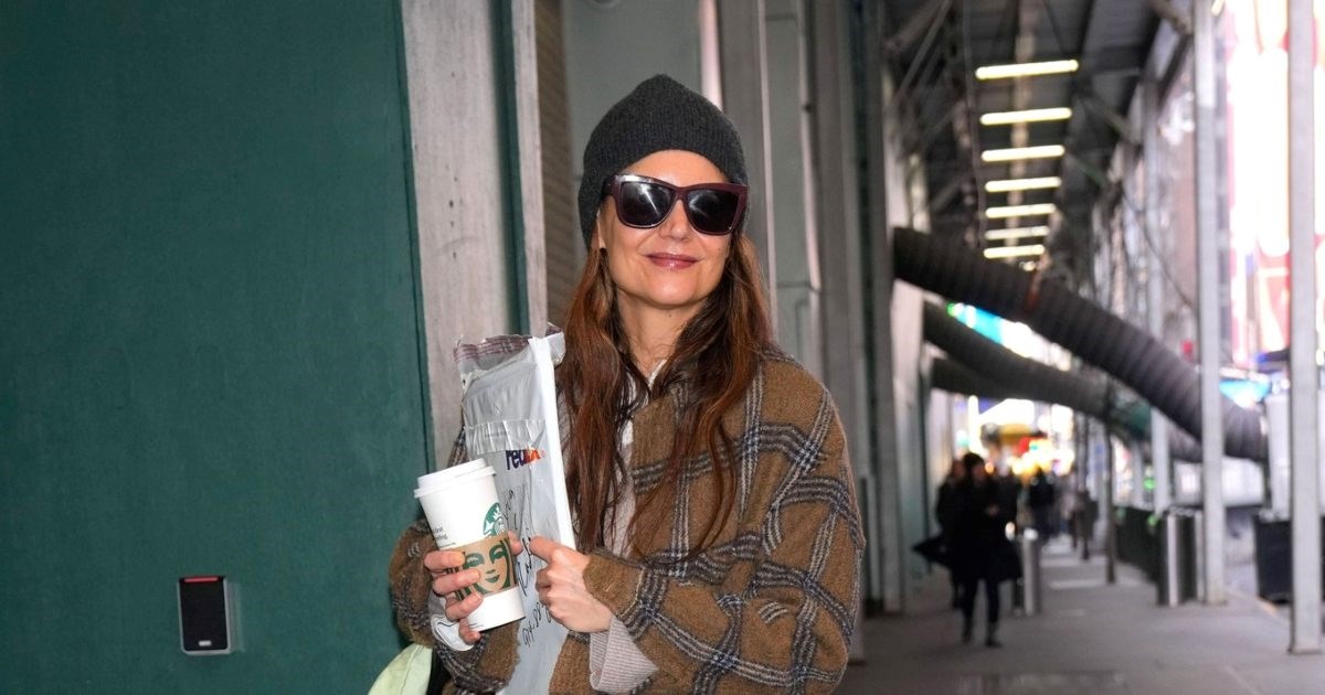 Katie Holmes izgleda odlično u grunge izdanju