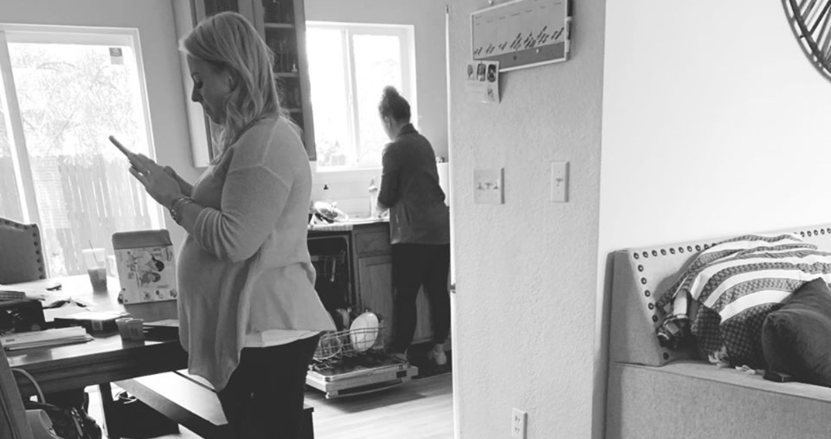 Viralna fotografija pokazuje kakve prijateljice svaka mama ponekad treba