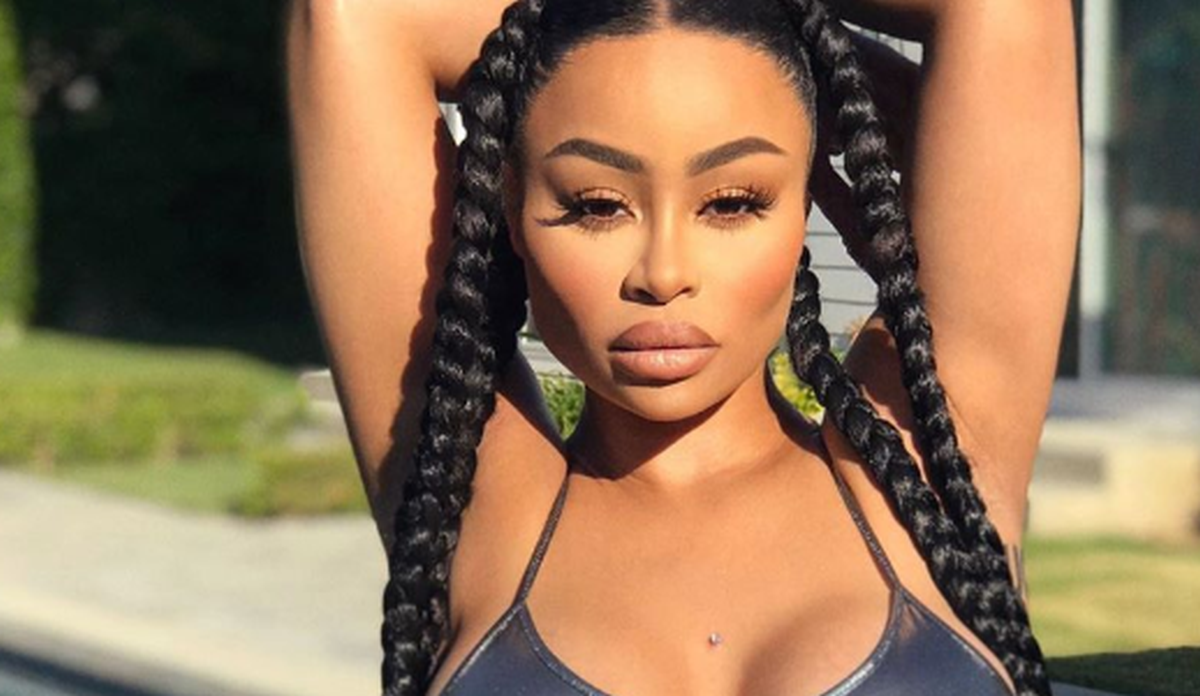 "Tko je još zumirao?": Starleta šokirala fanove minijaturnim donjim dijelom kupaćeg