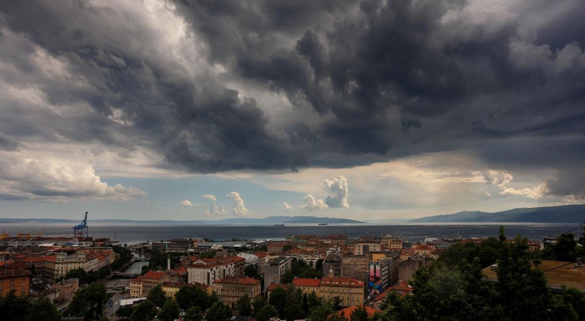 Danas promjenjivo oblačno, ponegdje će pasti malo kiše