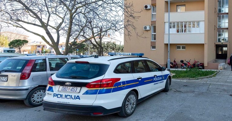 U Puli na parkingu pronađen teško ozlijeđen maloljetnik, policija istražuje slučaj