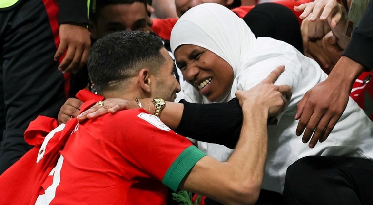 Izbacio Španjolsku sa Svjetskog prvenstva pa zagrlio majku na tribinama