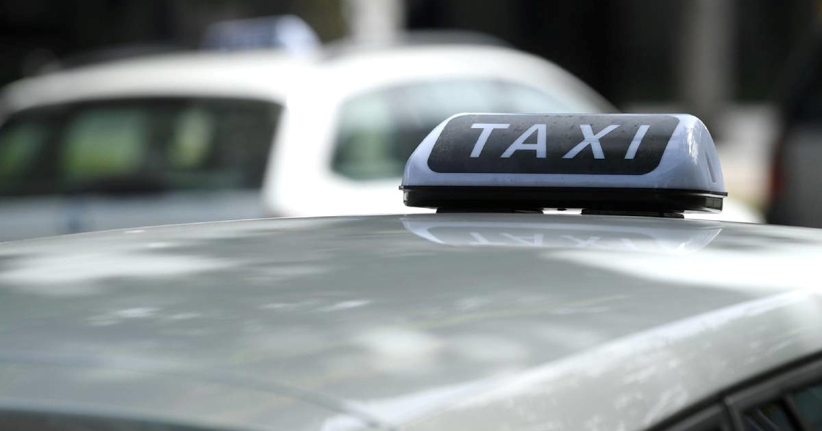 U Beogradu taksistima stavljao nož pod grlo i prijetio im da će ih zaklati