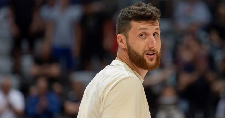 Nurkić se fotografirao ispod Draženove slike i dresova: "Život leti kapetane"