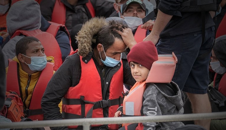 Čamac s migrantima potonuo tijekom prelaska La Manchea, najmanje četvero poginulih