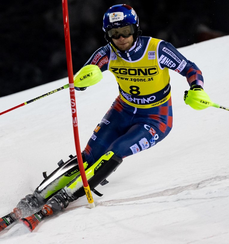 Clement Noel pobjednik noćnog slaloma u Madonni. Samuel Kolega završio 18.