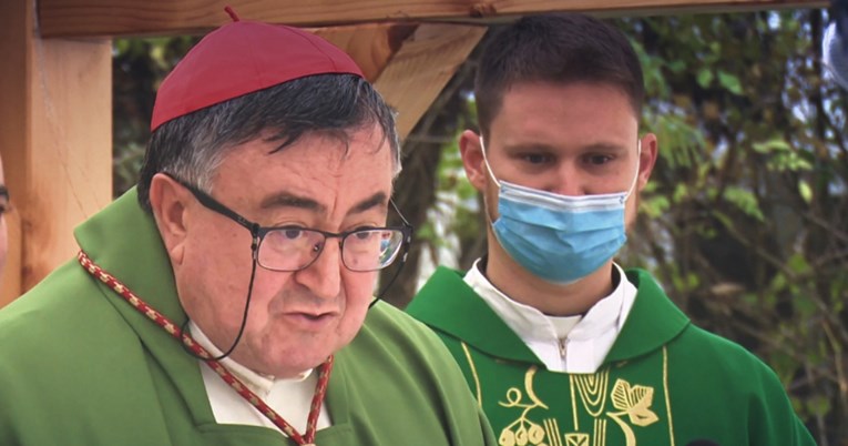 Kardinal Puljić ima koronu, u bolnici je