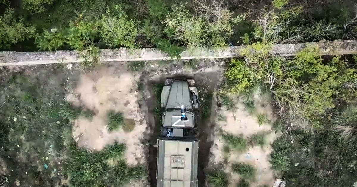 VIDEO Iz drona bačena granata točno na motor ruskog kamiona