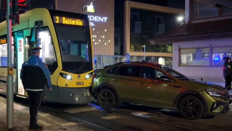 Vozio tramvaj u Sarajevu s isteklom vozačkom dozvolom i drogiran. Udario je u auto
