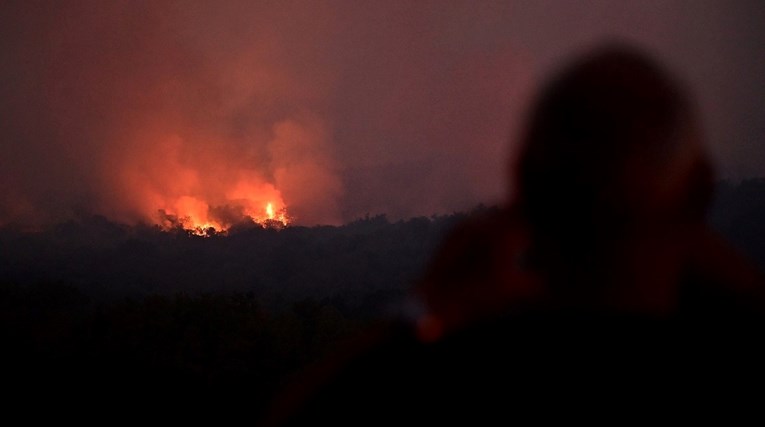 Golemi požar u Sloveniji se opet razbuktao. Na ženu palo drvo, preminula je