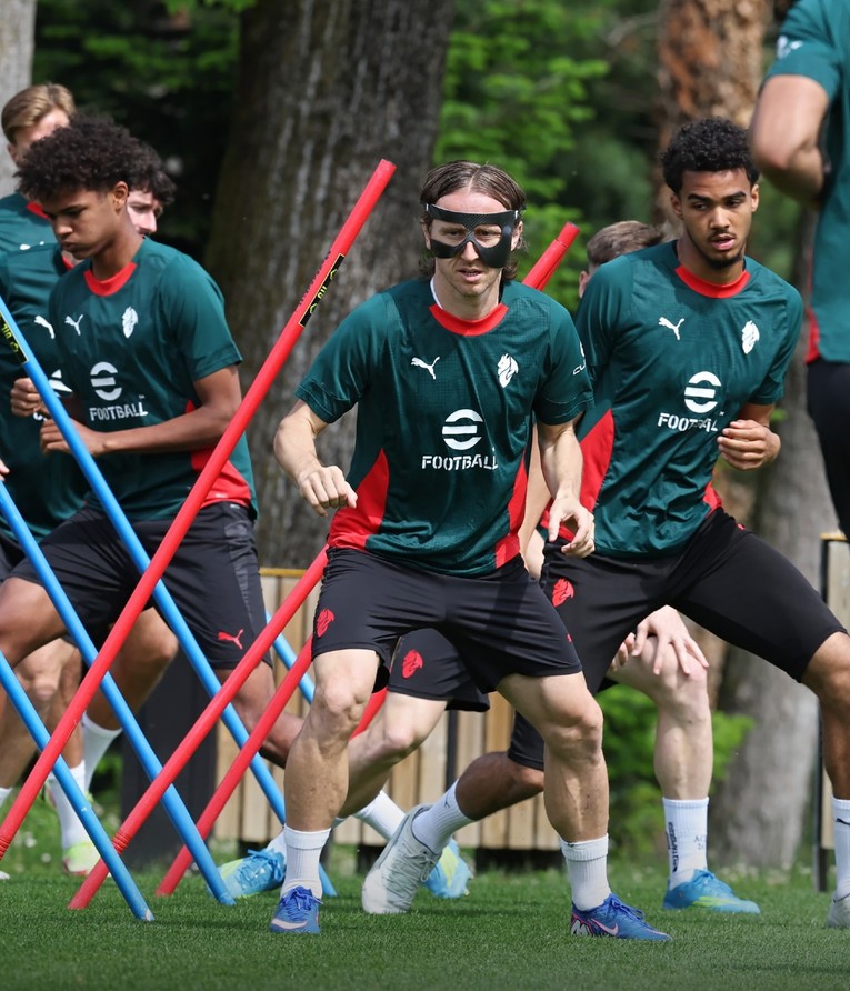 FOTO Modrić trenira s maskom