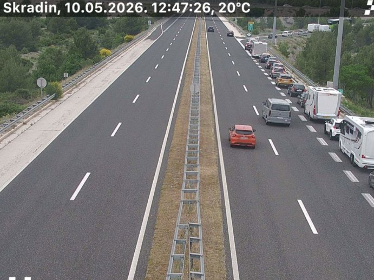 Nesreća na A1 kod Krke, prekinut promet. Osoba helikopterom prevezena u bolnicu
