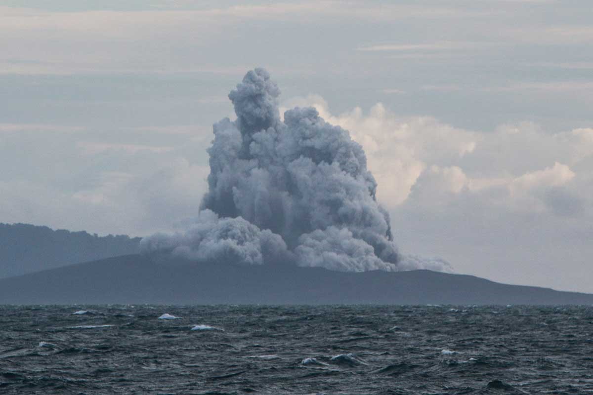 Eruptirao indonezijski vulkan Anak Krakatau