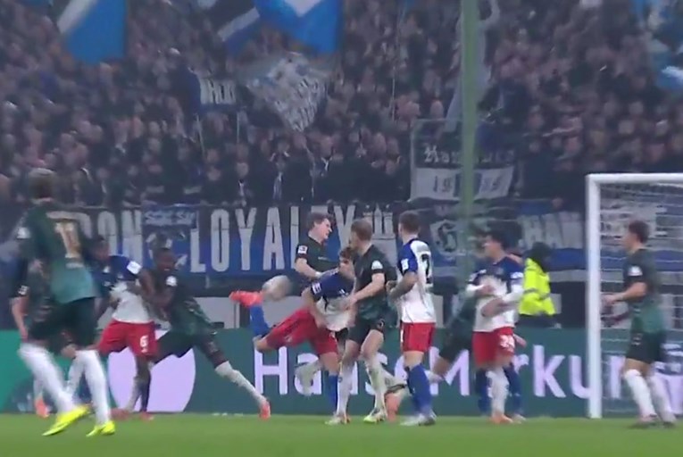 VIDEO Vuškovićev spektakularni gol proglašen najboljim ovog mjeseca u Bundesligi
