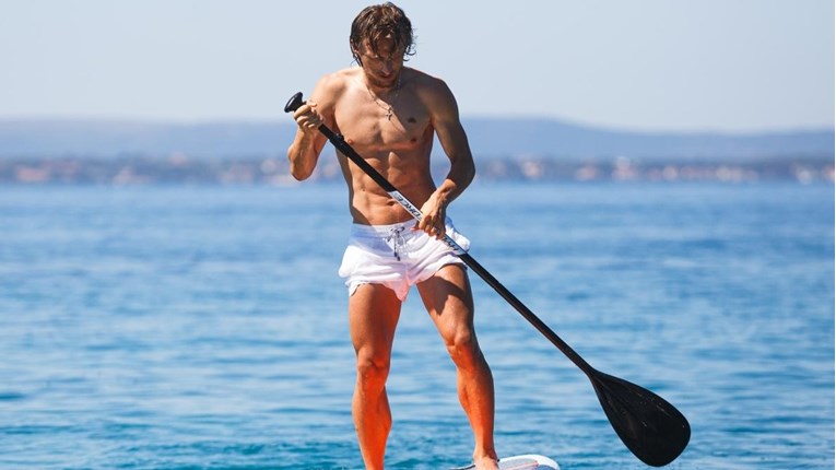 Modric is enjoying his vacation in Zadar, check out who accompanied him to the beach