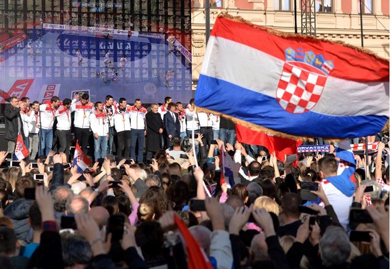 "Neka pati koga smeta, Hrvatska je prvak svijeta": Priča o velikom navijačkom hitu