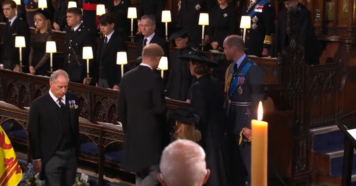 Stručnjakinja za čitanje s usana otkrila što je Harry prije sprovoda rekao Williamu