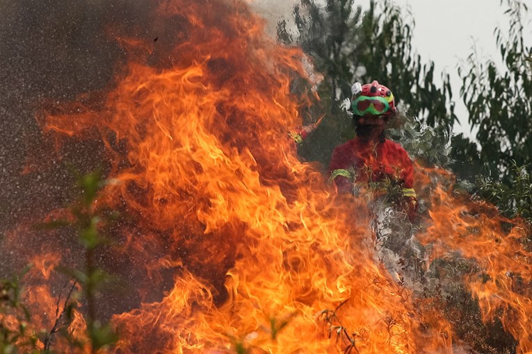 Strašan požar u Portugalu, vjetar i suša otežavaju gašenje