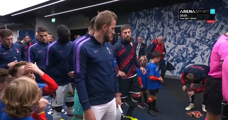 Kane u tunelu nije skidao pogled s igrača Zvezde i čudio se što ovaj radi