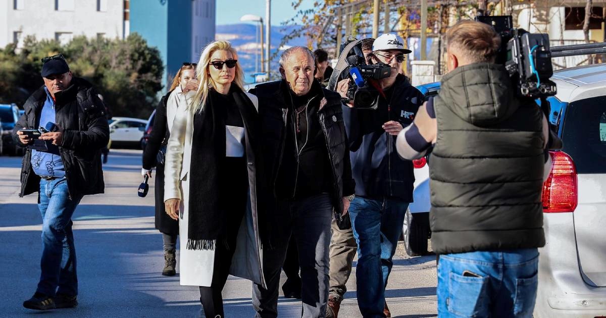 Keruma ispred zatvora dočekala supruga Fani