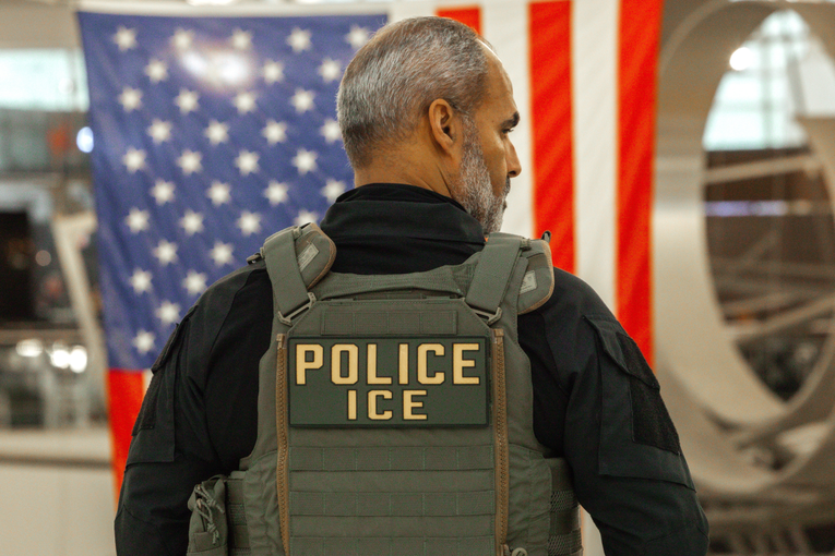 Francuskinju, udovicu američkog veterana, pritvorio je ICE. Sada se vratila kući