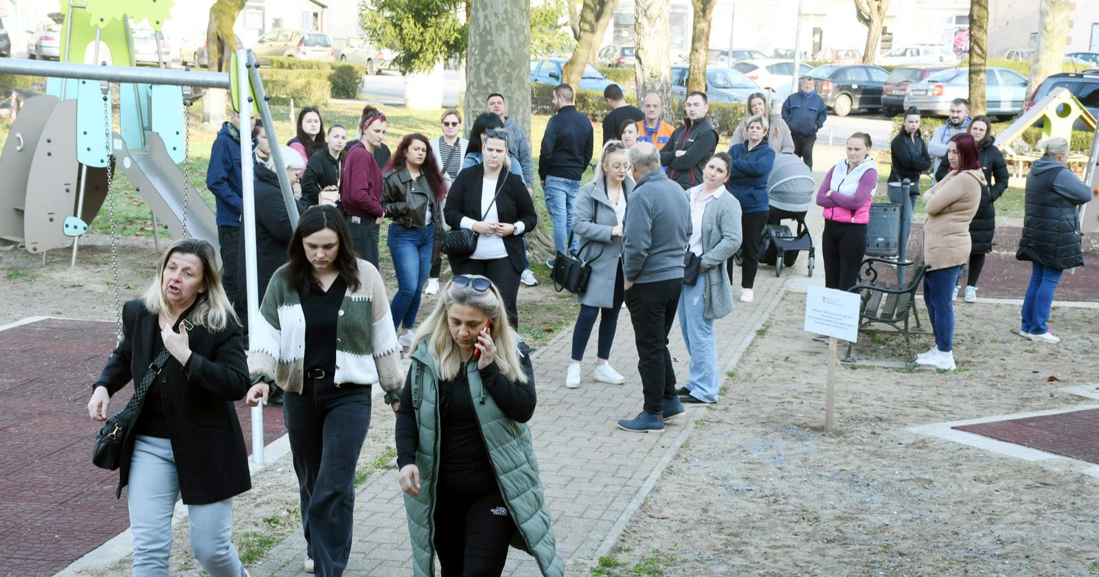 VIDEO Vrtić u Sunji u zadnji tren dobio šeficu. Roditelji izašli na prosvjed