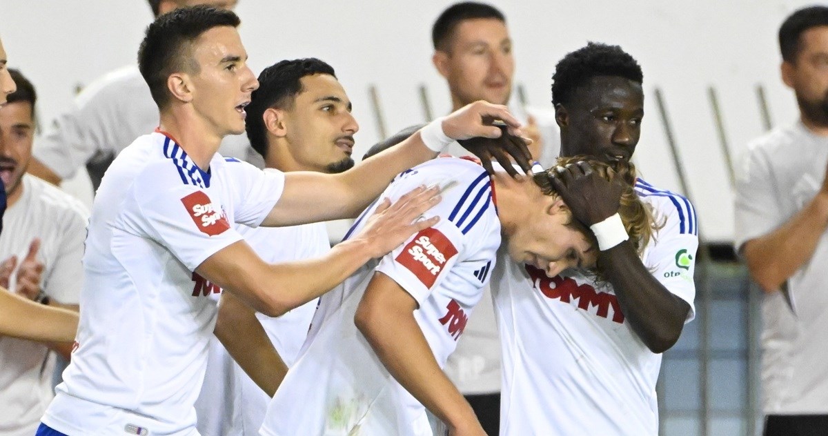 Hajduk - Slaven 3:0. Torcidina kiša uvreda, dva poništena penala i Bambin show