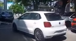 VIDEO Kupio novi Polo pa završio na krovu prije nego što je izašao iz autosalona