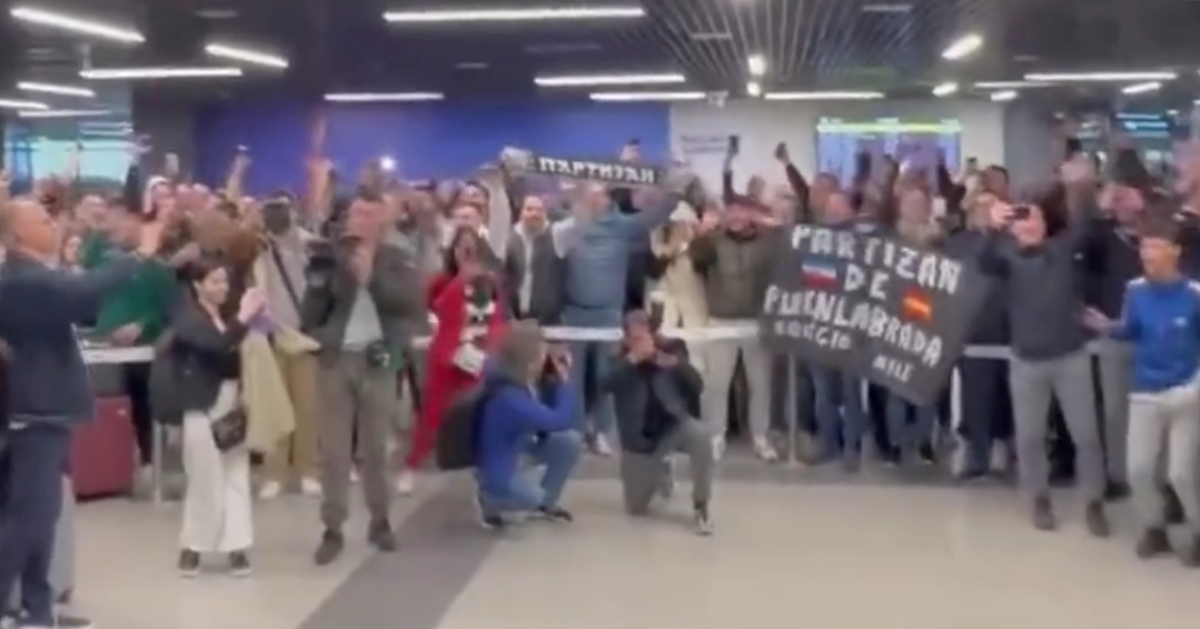 VIDEO Show na aerodromu Nikola Tesla u Beogradu. Ovo je doček košarkaša Partizana