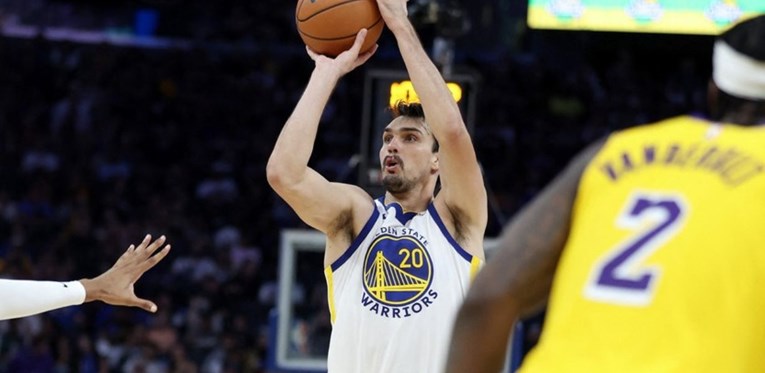 Pogledajte kako je Dario Šarić oduševio jokićevskim dodavanjem u debiju za Warriorse