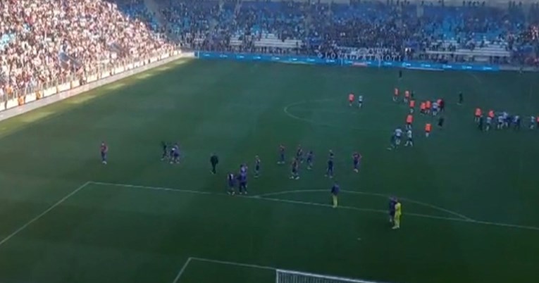 VIDEO Ovako je Torcida ispratila igrače Hajduka nakon poraza od Osijeka