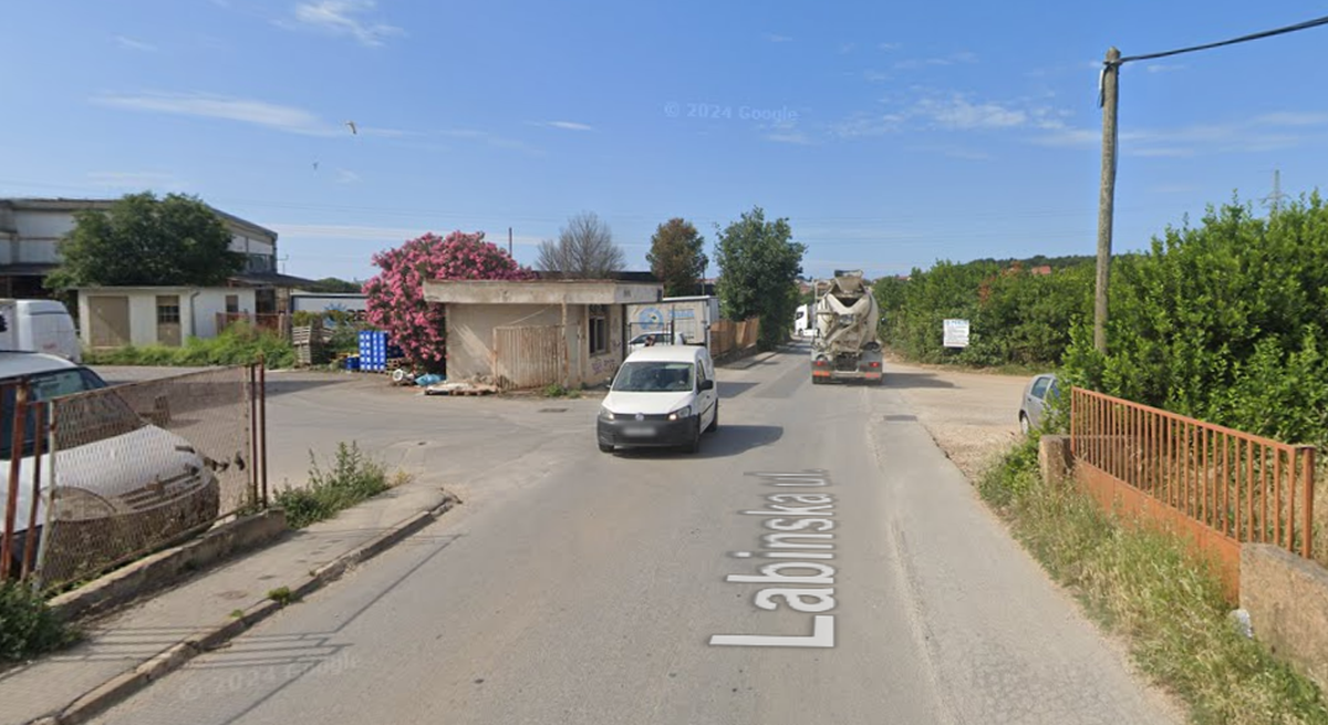 Dva mladića u Puli tukla muškarca, napala ga elektrošokerom, vozila u prtljažniku...