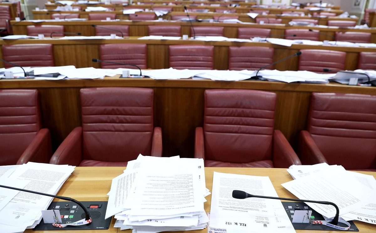Saborski zastupnici idu na dvomjesečni odmor