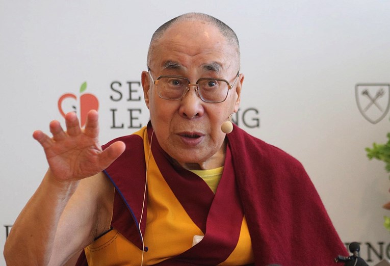 Dalaj Lama završio u bolnici