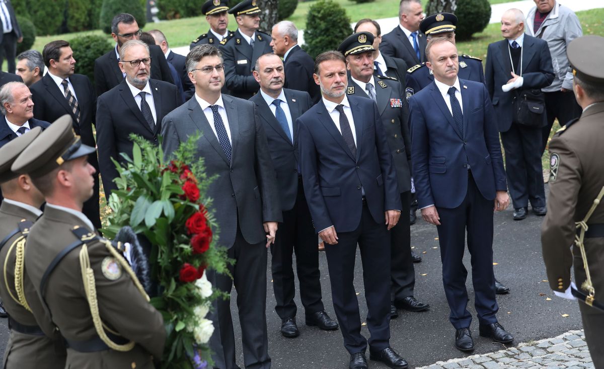Državni vrh položio vijence za Dan neovisnosti, pogledajte što su poručili
