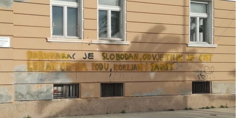 U Zadru grafiti s prijetnjom odvjetniku "Daruvarca", piše da će biti ubijen